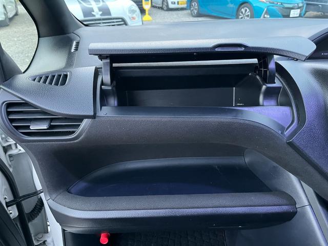 ヴォクシー ハイブリッドＶ　モデリスタエアロ両側電動ドアＬＥＤヘッドＥＴＣスマートキー　ＥＴＣ　オートクルーズコントロール　両側電動スライドドア　ＬＥＤヘッドランプ　スマートキー　電動格納ミラー　シートヒーター　３列シート（41枚目）