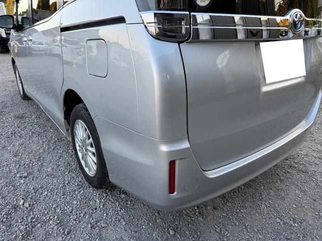 ヴォクシー ハイブリッドＸ　ドライブレコーダー　ＥＴＣ　バックカメラ　ＴＶ　両側スライド・片側電動　ＬＥＤヘッドランプ　スマートキー　電動格納ミラー　３列シート　ＣＶＴ　アルミホイール　盗難防止システム　衝突安全ボディ　ＡＢＳ（22枚目）