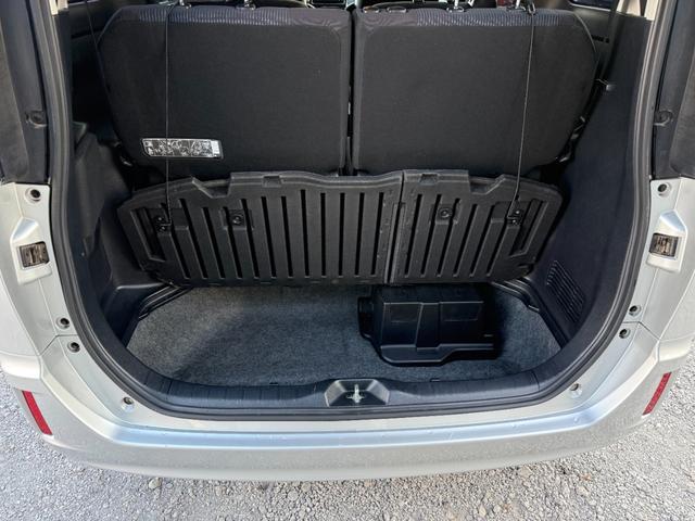 ヴォクシー ハイブリッドＸ　ドライブレコーダー　ＥＴＣ　バックカメラ　ＴＶ　両側スライド・片側電動　ＬＥＤヘッドランプ　スマートキー　電動格納ミラー　３列シート　ＣＶＴ　アルミホイール　盗難防止システム　衝突安全ボディ　ＡＢＳ（23枚目）