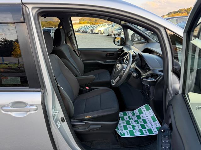 ヴォクシー ハイブリッドＸ　ドライブレコーダー　ＥＴＣ　バックカメラ　ＴＶ　両側スライド・片側電動　ＬＥＤヘッドランプ　スマートキー　電動格納ミラー　３列シート　ＣＶＴ　アルミホイール　盗難防止システム　衝突安全ボディ　ＡＢＳ（24枚目）