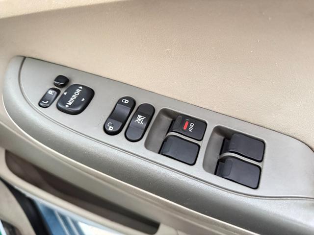 R2 i 5速MT4気筒エンジン車検2年フルノーマル キーレスエントリー MT CD 衝突安全ボディ エアコン パワーステアリング(9枚目)