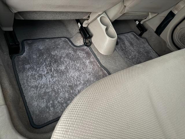 R2 i 5速MT4気筒エンジン車検2年フルノーマル キーレスエントリー MT CD 衝突安全ボディ エアコン パワーステアリング(33枚目)