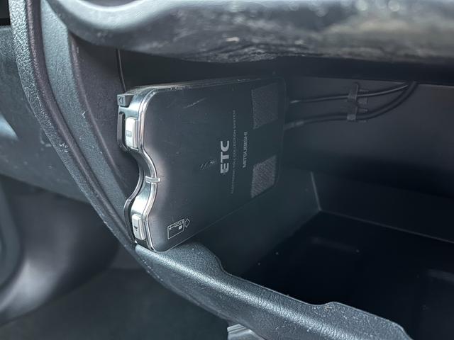 今では必需品のＥＴＣも付いております。高速道路での出入りもスムーズ。渋滞緩和にもなりエコにも繋がります。