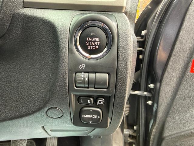 エンジン始動も楽チンです。イチイチ鍵を出す手間も無くなりますよ。