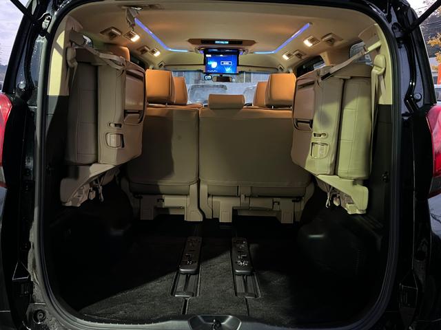 アルファード ２．５Ｘ　専用１０型ナビ後席モニタ－両側電動ドアＯＰレーダークルーズ　クリアランスソナー　オートクルーズコントロール　ＬＥＤヘッドランプ　スマートキー　電動格納ミラー　後席モニター　３列シート（18枚目）