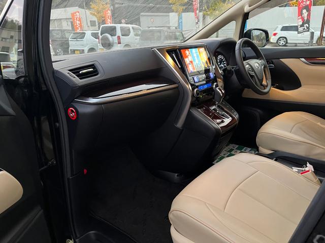 アルファード ２．５Ｘ　専用１０型ナビ後席モニタ－両側電動ドアＯＰレーダークルーズ　クリアランスソナー　オートクルーズコントロール　ＬＥＤヘッドランプ　スマートキー　電動格納ミラー　後席モニター　３列シート（45枚目）