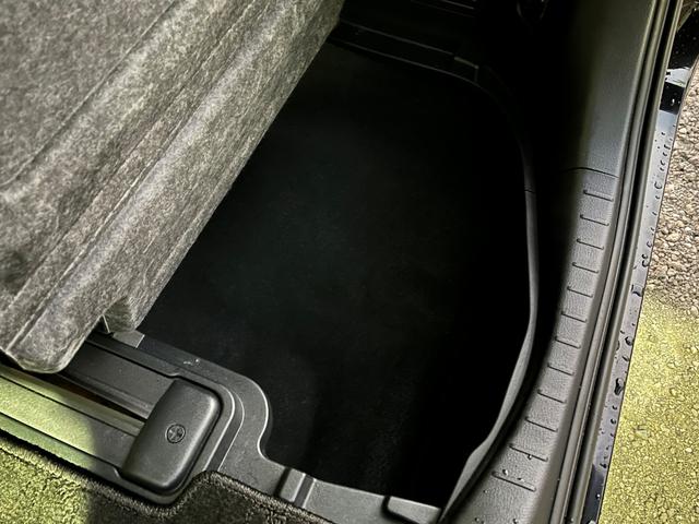 アルファード ２．５Ｘ　専用１０型ナビ後席モニタ－両側電動ドアＯＰレーダークルーズ　クリアランスソナー　オートクルーズコントロール　ＬＥＤヘッドランプ　スマートキー　電動格納ミラー　後席モニター　３列シート（47枚目）