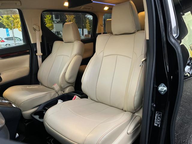 アルファード ２．５Ｘ　専用１０型ナビ後席モニタ－両側電動ドアＯＰレーダークルーズ　クリアランスソナー　オートクルーズコントロール　ＬＥＤヘッドランプ　スマートキー　電動格納ミラー　後席モニター　３列シート（58枚目）