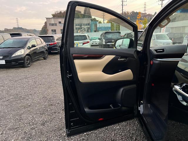 アルファード ２．５Ｘ　専用１０型ナビ後席モニタ－両側電動ドアＯＰレーダークルーズ　クリアランスソナー　オートクルーズコントロール　ＬＥＤヘッドランプ　スマートキー　電動格納ミラー　後席モニター　３列シート（59枚目）