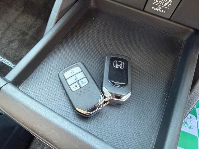 オデッセイ アブソルート　ホンダセンシングＢＴ接続ナビ地デジＢカメラ両側電動ドア　　オートクルーズコントロール　レーンアシスト　衝突被害軽減システム　両側電動スライドドア　オートライト　ＬＥＤヘッドランプ　スマートキー（33枚目）