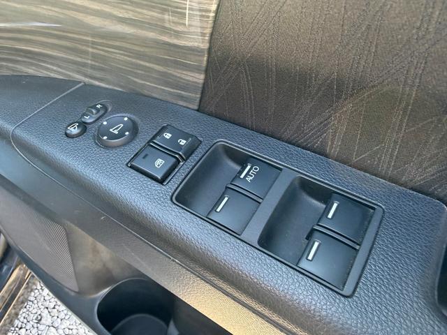オデッセイ アブソルート　ホンダセンシングＢＴ接続ナビ地デジＢカメラ両側電動ドア　　オートクルーズコントロール　レーンアシスト　衝突被害軽減システム　両側電動スライドドア　オートライト　ＬＥＤヘッドランプ　スマートキー（37枚目）