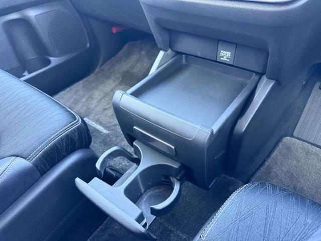 オデッセイ アブソルート　ホンダセンシングＢＴ接続ナビ地デジＢカメラ両側電動ドア　　オートクルーズコントロール　レーンアシスト　衝突被害軽減システム　両側電動スライドドア　オートライト　ＬＥＤヘッドランプ　スマートキー（40枚目）