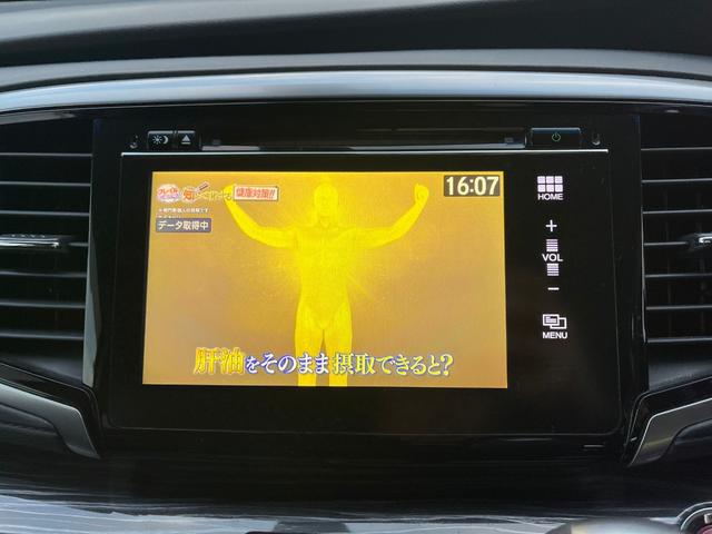 オデッセイ アブソルート　純正ナビ後席モニター全方位カメラＯＰ１８ＡＷ両側電動ドア　衝突被害軽減システム　両側電動スライドドア　ＬＥＤヘッドランプ　スマートキー　アイドリングストップ　電動格納ミラー（4枚目）