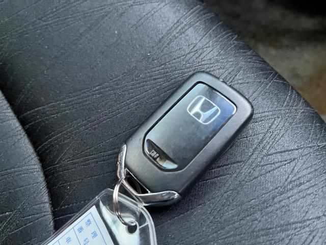 オデッセイ アブソルート　純正ナビ後席モニター全方位カメラＯＰ１８ＡＷ両側電動ドア　衝突被害軽減システム　両側電動スライドドア　ＬＥＤヘッドランプ　スマートキー　アイドリングストップ　電動格納ミラー（13枚目）