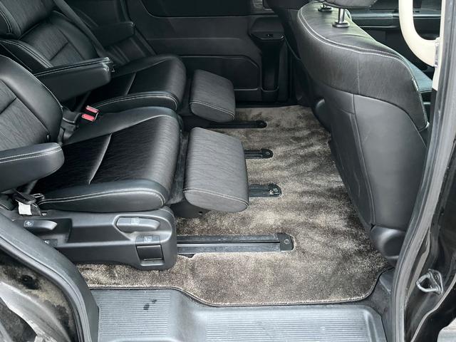 オデッセイ アブソルート　純正ナビ後席モニター全方位カメラＯＰ１８ＡＷ両側電動ドア　衝突被害軽減システム　両側電動スライドドア　ＬＥＤヘッドランプ　スマートキー　アイドリングストップ　電動格納ミラー（29枚目）