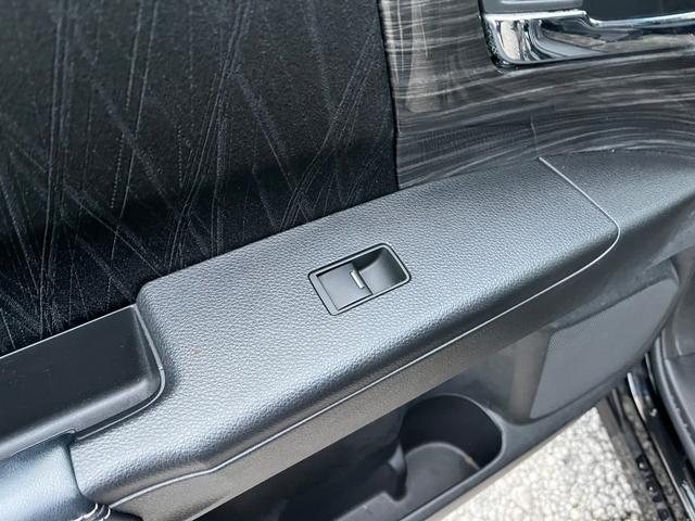 オデッセイ アブソルート　純正ナビ後席モニター全方位カメラＯＰ１８ＡＷ両側電動ドア　衝突被害軽減システム　両側電動スライドドア　ＬＥＤヘッドランプ　スマートキー　アイドリングストップ　電動格納ミラー（34枚目）