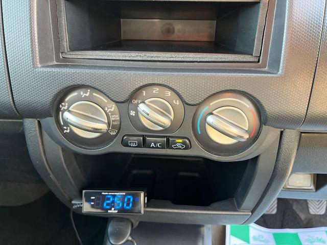 キックス ＲＸ　４ＷＤ　ＥＴＣ　キーレスエントリー　電動格納ミラー　シートヒーター　ターボ　ＭＴ　盗難防止システム　ＡＢＳ　ＣＤ　アルミホイール　衝突安全ボディ　エアコン　パワーステアリング　パワーウィンドウ（5枚目）