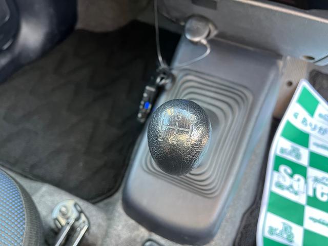 キックス ＲＸ　４ＷＤ　ＥＴＣ　キーレスエントリー　電動格納ミラー　シートヒーター　ターボ　ＭＴ　盗難防止システム　ＡＢＳ　ＣＤ　アルミホイール　衝突安全ボディ　エアコン　パワーステアリング　パワーウィンドウ（6枚目）