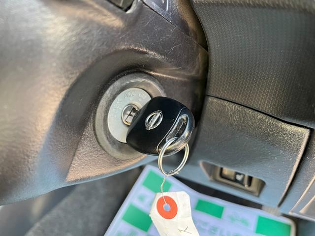 キックス ＲＸ　４ＷＤ　ＥＴＣ　キーレスエントリー　電動格納ミラー　シートヒーター　ターボ　ＭＴ　盗難防止システム　ＡＢＳ　ＣＤ　アルミホイール　衝突安全ボディ　エアコン　パワーステアリング　パワーウィンドウ（9枚目）