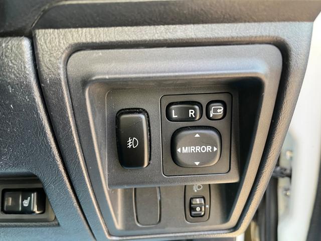 キックス ＲＸ　４ＷＤ　ＥＴＣ　キーレスエントリー　電動格納ミラー　シートヒーター　ターボ　ＭＴ　盗難防止システム　ＡＢＳ　ＣＤ　アルミホイール　衝突安全ボディ　エアコン　パワーステアリング　パワーウィンドウ（10枚目）