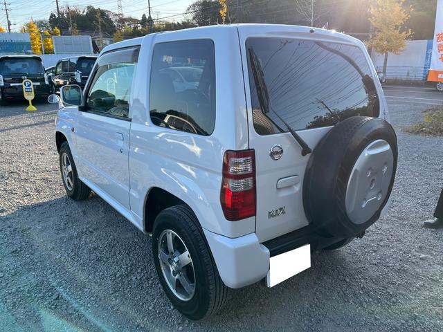 キックス ＲＸ　４ＷＤ　ＥＴＣ　キーレスエントリー　電動格納ミラー　シートヒーター　ターボ　ＭＴ　盗難防止システム　ＡＢＳ　ＣＤ　アルミホイール　衝突安全ボディ　エアコン　パワーステアリング　パワーウィンドウ（17枚目）