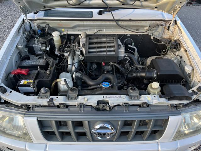 キックス ＲＸ　４ＷＤ　ＥＴＣ　キーレスエントリー　電動格納ミラー　シートヒーター　ターボ　ＭＴ　盗難防止システム　ＡＢＳ　ＣＤ　アルミホイール　衝突安全ボディ　エアコン　パワーステアリング　パワーウィンドウ（19枚目）