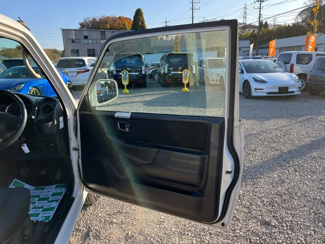 キックス ＲＸ　４ＷＤ　ＥＴＣ　キーレスエントリー　電動格納ミラー　シートヒーター　ターボ　ＭＴ　盗難防止システム　ＡＢＳ　ＣＤ　アルミホイール　衝突安全ボディ　エアコン　パワーステアリング　パワーウィンドウ（42枚目）