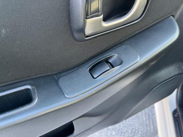 キックス ＲＸ　４ＷＤ　ＥＴＣ　キーレスエントリー　電動格納ミラー　シートヒーター　ターボ　ＭＴ　盗難防止システム　ＡＢＳ　ＣＤ　アルミホイール　衝突安全ボディ　エアコン　パワーステアリング　パワーウィンドウ（43枚目）