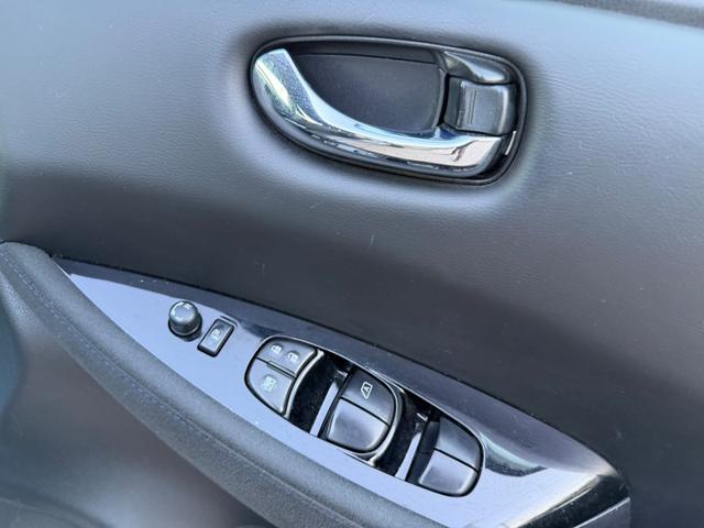 リーフ X(24kwh) ETC バックカメラ ナビ TV オートクルーズコントロール 衝突被害軽減システム スマートキー 電動格納ミラー シートヒーター CVT 盗難防止システム 衝突安全ボディ ABS ESC CD(11枚目)