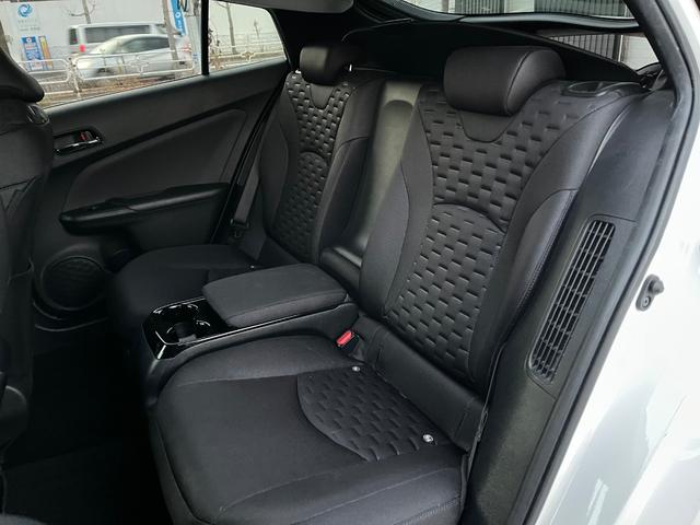 プリウスPHV Sナビパッケージ・セーフティプラス セーフティセンス純正11.6型ナビ地デジBカメラETC レーンアシスト オートクルーズコントロール パークアシスト 衝突被害軽減システム バックカメラ アルミホイール オートマチックハイビーム(29枚目)