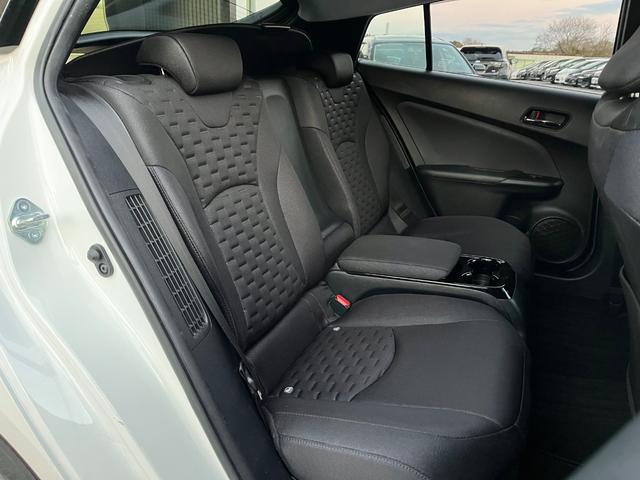 プリウスPHV Sナビパッケージ・セーフティプラス セーフティセンス純正11.6型ナビ地デジBカメラETC レーンアシスト オートクルーズコントロール パークアシスト 衝突被害軽減システム バックカメラ アルミホイール オートマチックハイビーム(32枚目)