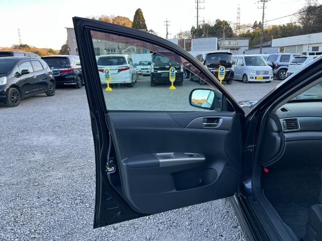 インプレッサ Ｓ－ＧＴ　５速ＭＴフルノーマルＥＴＣ車検２年　４ＷＤ　　オートクルーズコントロール　アルミホイール　ＨＩＤ　スマートキー　電動格納ミラー　　盗難防止システム　衝突安全ボディ　ＡＢＳ　エアコン　パワーステアリング（25枚目）