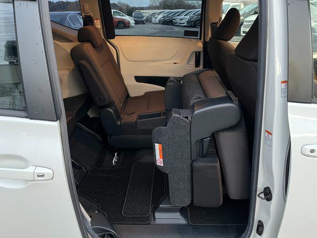 シエンタ ハイブリッドG セーフティセンスBT接続ナビBカメラ両側電動LEDヘッド レーンアシスト 衝突被害軽減システム 両側電動スライドドア オートマチックハイビーム スマートキー シートヒーター 3列シート アルミホイール(43枚目)