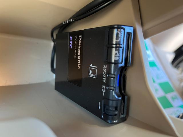 アルファード ２４０Ｘ　ナビＢカメラＥＴＣ両側電動スライドドア　　ＴＶ　クリアランスソナー　両側電動スライドドア　ＨＩＤ　スマートキー　電動格納ミラー　３列シート　ＣＶＴ　アルミホイール　盗難防止システム　衝突安全ボディ（7枚目）