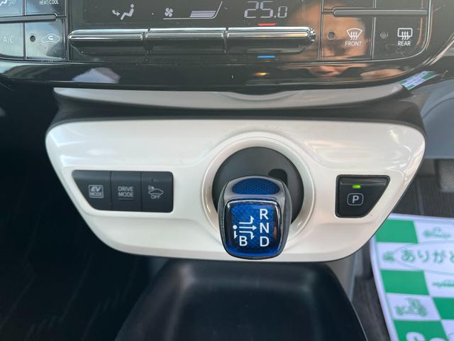 プリウス Ｓ　１オーナーフルノーマルＢＴ接続ナビ地デジＢカメラＥＴＣ　アルミホイール　オートライト　ＬＥＤヘッドランプ　ＣＶＴ　スマートキー　アイドリングストップ　電動格納ミラー　盗難防止システム　衝突安全ボディ（7枚目）