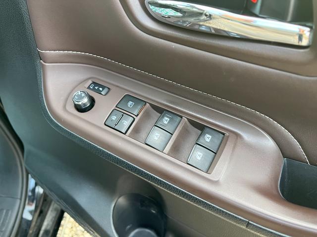 エスクァイア ハイブリッドＧｉ　純正ＯＰエアロ９型ナビ後席モニター地デジＢカメラ両側電動ドア　オートクルーズコントロール　両側電動スライドドア　オートライト　ＬＥＤヘッドランプ　スマートキー　電動格納ミラー　シートヒーター（10枚目）