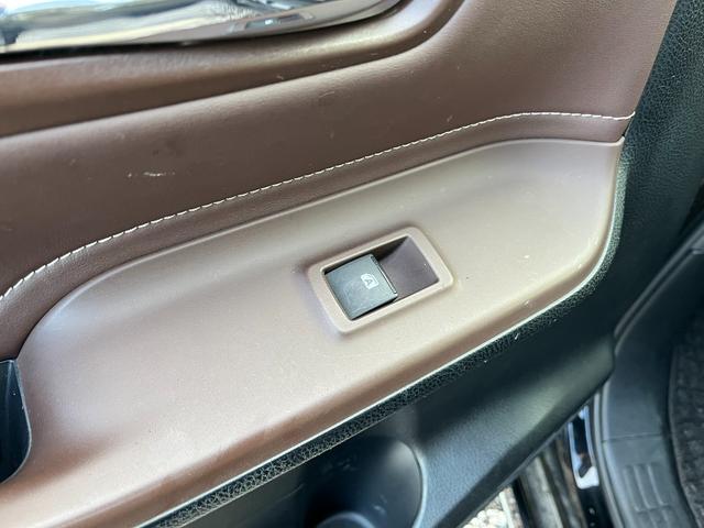 エスクァイア ハイブリッドＧｉ　純正ＯＰエアロ９型ナビ後席モニター地デジＢカメラ両側電動ドア　オートクルーズコントロール　両側電動スライドドア　オートライト　ＬＥＤヘッドランプ　スマートキー　電動格納ミラー　シートヒーター（49枚目）