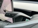 モデル３ ロングレンジ　ＡＷＤ　オートパイロット白革シート／パノラマガラスルーフ全席シートヒーターＰゲート　ＥＴＣ　クリアランスソナー　バックカメラ　サイドカメラ　ナビ　アルミホイール　サンルーフ　ＡＴ　パワーシート（6枚目）