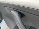 ロングレンジ　ＡＷＤ　オートパイロット白革シート／パノラマガラスルーフ全席シートヒーターＰゲート　ＥＴＣ　クリアランスソナー　バックカメラ　サイドカメラ　ナビ　アルミホイール　サンルーフ　ＡＴ　パワーシート（30枚目）