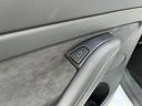 ロングレンジ　ＡＷＤ　オートパイロット白革シート／パノラマガラスルーフ全席シートヒーターＰゲート　ＥＴＣ　クリアランスソナー　バックカメラ　サイドカメラ　ナビ　アルミホイール　サンルーフ　ＡＴ　パワーシート（42枚目）