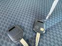 今や欠かせないアイテムとなったキーレス。もちろん付いています。直接キーを差し込まなくてもドアの施錠・開錠が出来ます。ドア回りのキズ防止にもなりますね