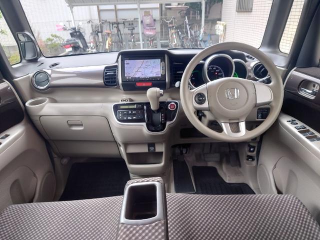 Ｎ－ＢＯＸ ２トーンカラースタイル　Ｇ・Ｌパッケージ　４ＷＤ　両側スライド・片側電動　ナビ　バックカメラ　スマートキー　アイドリングストップ　電動格納ミラー　ベンチシート　ＣＶＴ　盗難防止システム　ＡＢＳ　ＥＳＣ　アルミホイール　衝突安全ボディ　エアコン（5枚目）