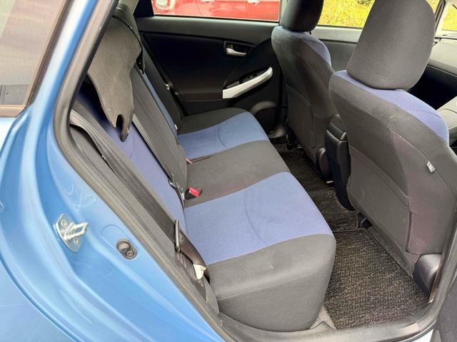 プリウスＰＨＶ Ｓ　ＥＴＣ　ナビ　アルミホイール　ＨＩＤ　ＣＶＴ　シートヒーター　スマートキー　電動格納ミラー　盗難防止システム　衝突安全ボディ　ＡＢＳ　エアコン　パワーステアリング　パワーウィンドウ　運転席エアバッグ（7枚目）