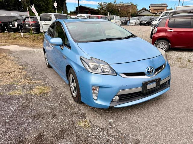 プリウスＰＨＶ Ｓ　ＥＴＣ　ナビ　アルミホイール　ＨＩＤ　ＣＶＴ　シートヒーター　スマートキー　電動格納ミラー　盗難防止システム　衝突安全ボディ　ＡＢＳ　エアコン　パワーステアリング　パワーウィンドウ　運転席エアバッグ（11枚目）