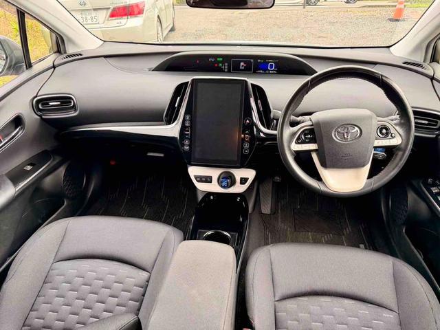 プリウスＰＨＶ Ｓナビパッケージ　ドライブレコーダー　ＥＴＣ　レーンアシスト　オートクルーズコントロール　衝突被害軽減システム　バックカメラ　アルミホイール　オートマチックハイビーム　ＬＥＤヘッドランプ　ＣＶＴ　シートヒーター（2枚目）