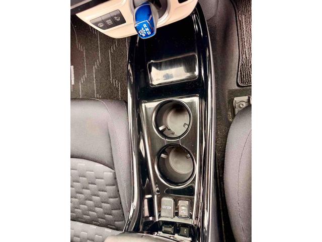 プリウスＰＨＶ Ｓナビパッケージ　ドライブレコーダー　ＥＴＣ　レーンアシスト　オートクルーズコントロール　衝突被害軽減システム　バックカメラ　アルミホイール　オートマチックハイビーム　ＬＥＤヘッドランプ　ＣＶＴ　シートヒーター（8枚目）