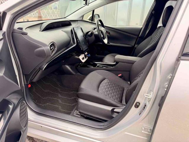 プリウスＰＨＶ Ｓナビパッケージ　ドライブレコーダー　ＥＴＣ　レーンアシスト　オートクルーズコントロール　衝突被害軽減システム　バックカメラ　アルミホイール　オートマチックハイビーム　ＬＥＤヘッドランプ　ＣＶＴ　シートヒーター（11枚目）