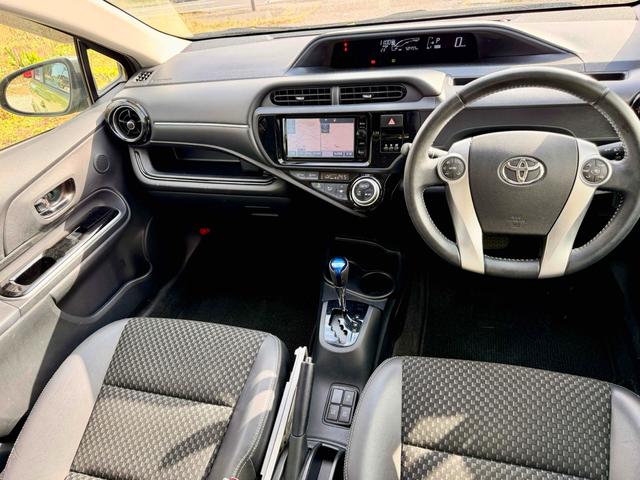 アクア Ｘ－アーバン　ＥＴＣ　バックカメラ　ナビ　ＴＶ　アルミホイール　スマートキー　電動格納ミラー　ＣＶＴ　衝突安全ボディ　ＡＢＳ　ＥＳＣ　エアコン　パワーステアリング　パワーウィンドウ　運転席エアバッグ（2枚目）