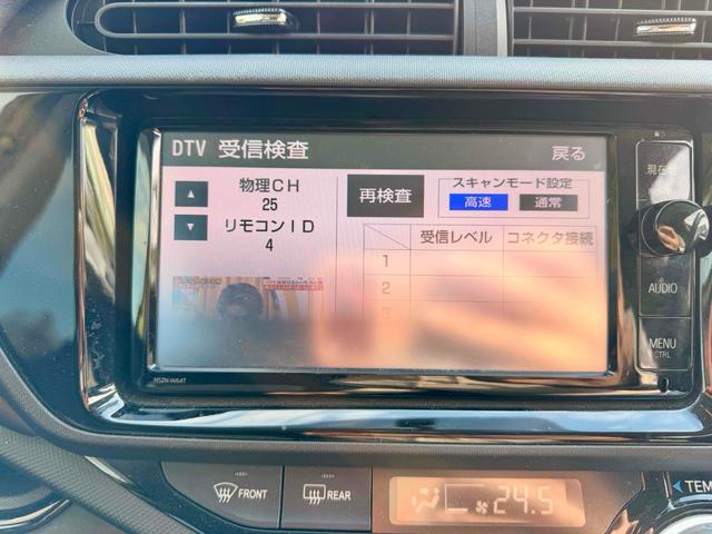 アクア Ｘ－アーバン　ＥＴＣ　バックカメラ　ナビ　ＴＶ　アルミホイール　スマートキー　電動格納ミラー　ＣＶＴ　衝突安全ボディ　ＡＢＳ　ＥＳＣ　エアコン　パワーステアリング　パワーウィンドウ　運転席エアバッグ（5枚目）