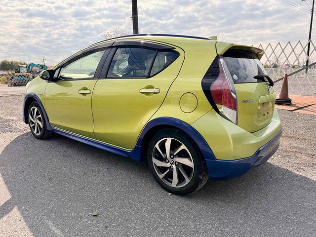 アクア Ｘ－アーバン　ＥＴＣ　バックカメラ　ナビ　ＴＶ　アルミホイール　スマートキー　電動格納ミラー　ＣＶＴ　衝突安全ボディ　ＡＢＳ　ＥＳＣ　エアコン　パワーステアリング　パワーウィンドウ　運転席エアバッグ（23枚目）